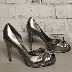 Nine West Metallic Gunmetal Peep Toe Bow Platform Heels Size 7.5